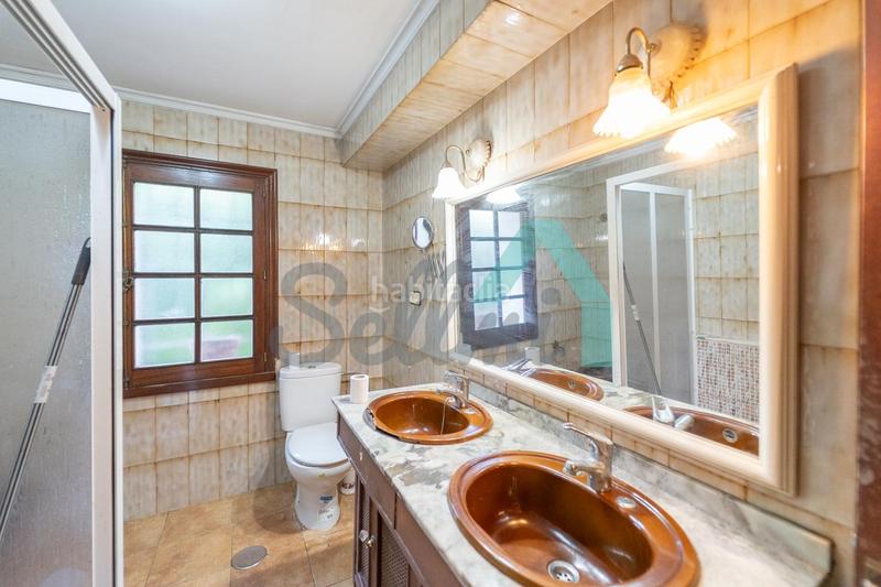 Foto ba1e93b3-a764-4a74-bd08-631c75f6b4be. Casa amb calefacció aparcament piscina a Somió Gijón