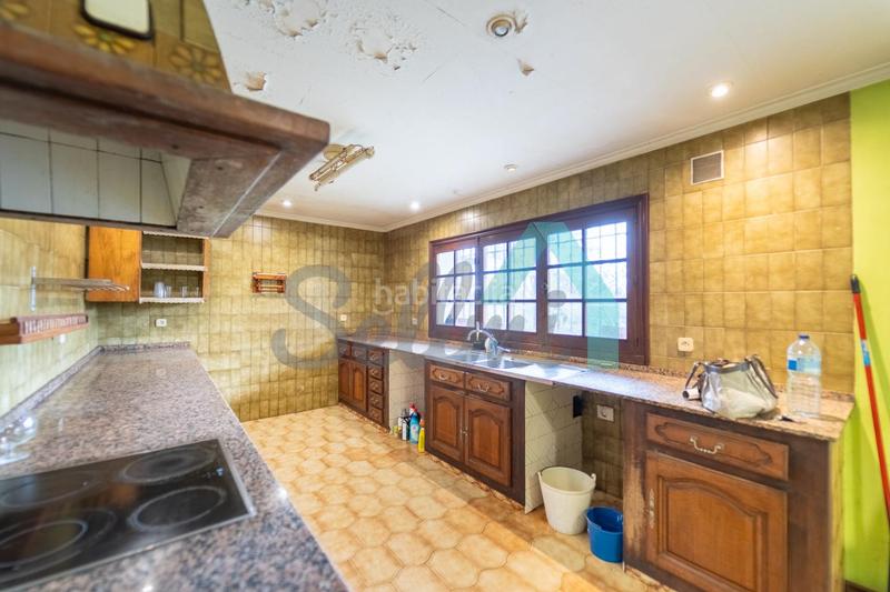 Foto 67a726dc-61fa-43f7-92a9-bf23495994db. House with heating parking pool in Somió Gijón