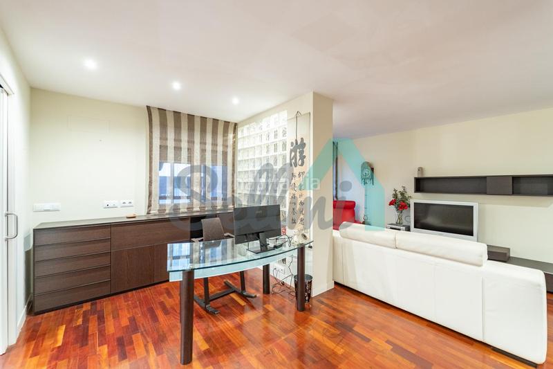 Foto 2c055100-f9bd-4897-8516-b09cbe739215. Flat with heating parking in Centro Gijón