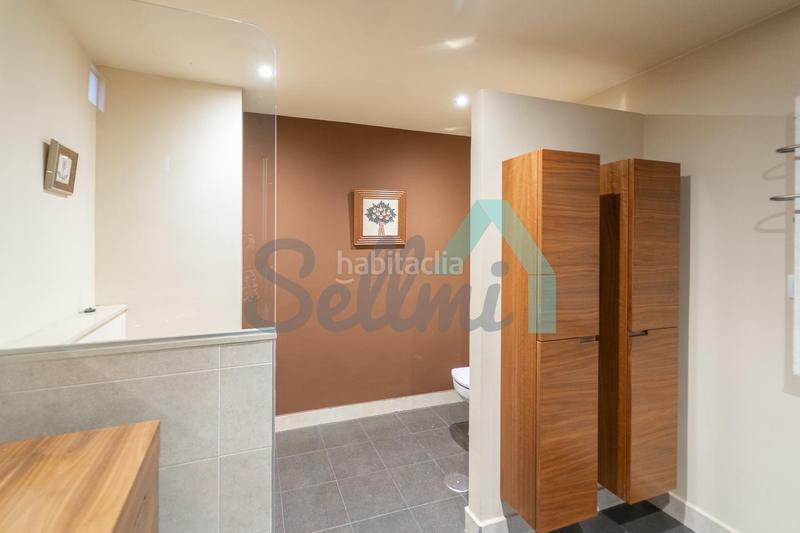 Foto b13e3f2b-b0f4-46bc-8935-f27ff4015b35. Flat with heating parking in Centro Gijón