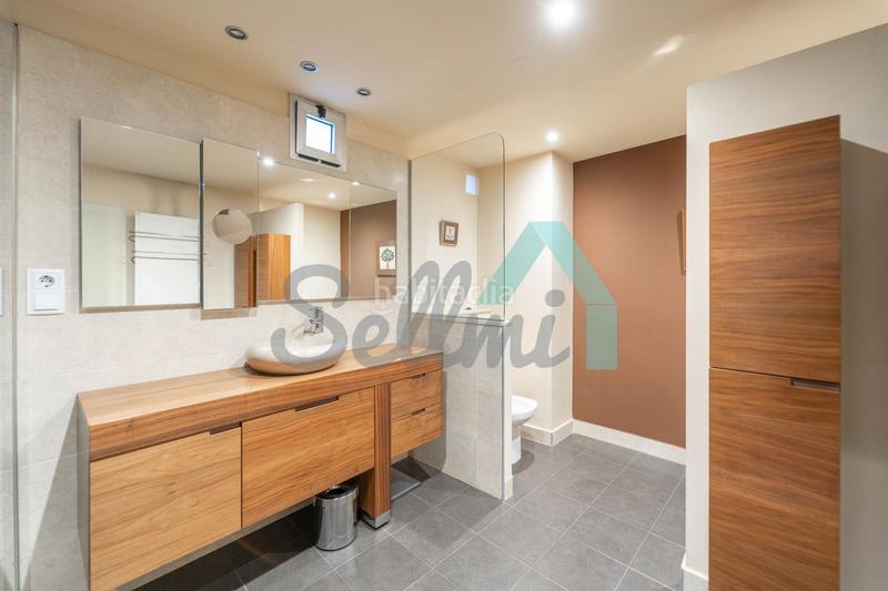 Foto eff10cdc-d37f-4e6d-a5c8-ff876226dc48. Flat with heating parking in Centro Gijón