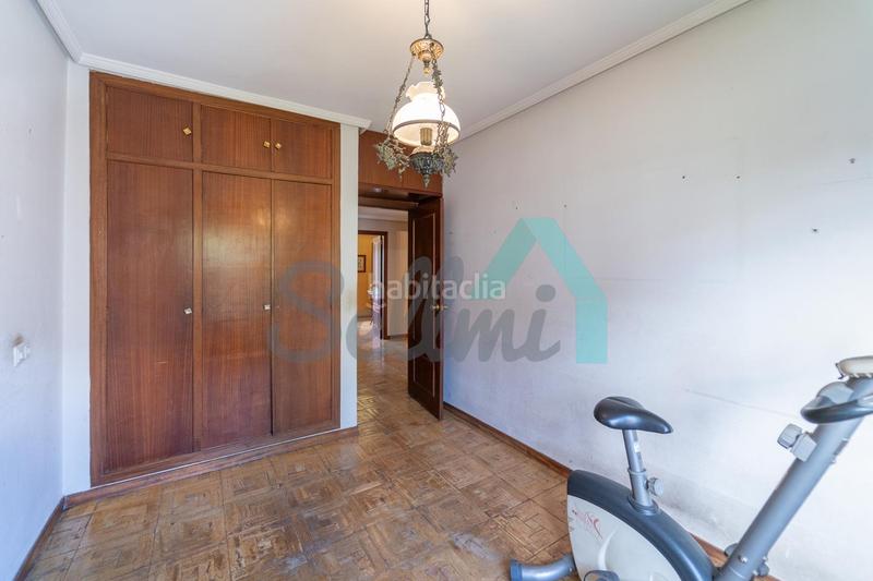 Foto d488cfbf-e309-414f-a231-47754da4351a. Flat with heating parking in Llamaquique Oviedo