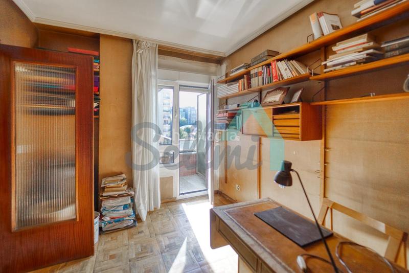 Foto e8e7cc21-d9cd-4929-8acb-435a10be42f7. Flat with heating parking in Llamaquique Oviedo