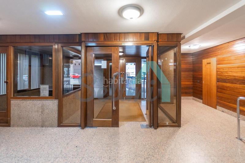 Foto 00c1eab5-a905-494a-805f-ee237ef961d9. Rent ground floor with heating in Plaza de América Oviedo