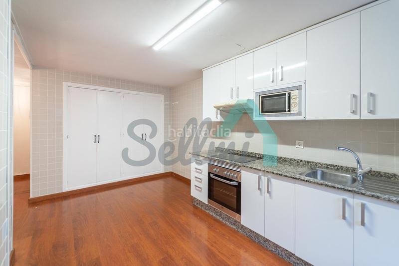 Foto 86d40a8c-7840-4ebe-a7f0-f86796f1acd7. Rent ground floor with heating in Plaza de América Oviedo