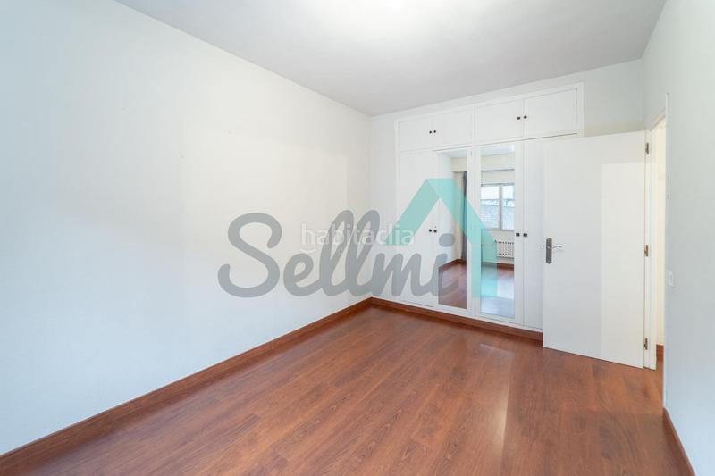 Foto aeb74127-c633-43fc-b575-8de33aa87097. Rent ground floor with heating in Plaza de América Oviedo