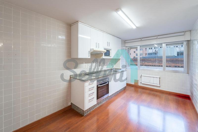 Foto bc61c6be-5b04-4d4a-ad42-313d079fc60e. Rent ground floor with heating in Plaza de América Oviedo