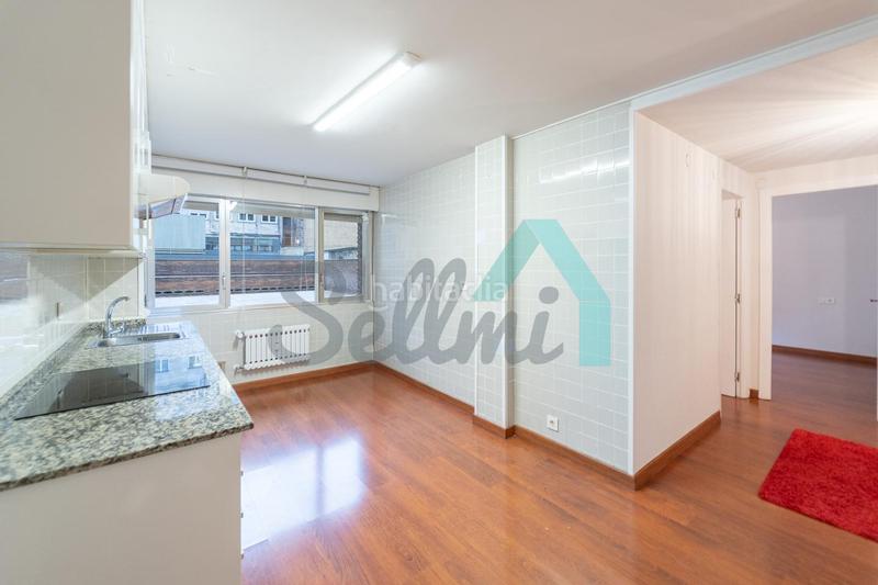 Foto fe37cc1e-0ec3-487c-b3b0-2630da102cf8. Rent ground floor with heating in Plaza de América Oviedo