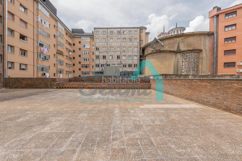 Foto e8670eb8-003c-4f9c-8c5c-ef4565bfab08. Location rez-de-chaussée avec chauffage dans Plaza de América Oviedo