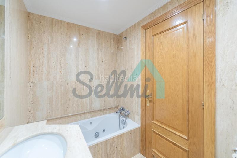 Foto 65455e45-4d3b-49ec-8e14-9383cae6b860. Rent flat with heating in Salesas - Foncalada - Campoamor Oviedo