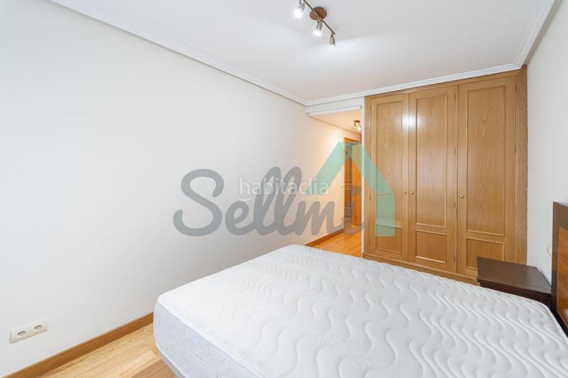 Foto a08b3c1f-ab90-42a6-9683-3a8b74df4d26. Rent flat with heating in Salesas - Foncalada - Campoamor Oviedo