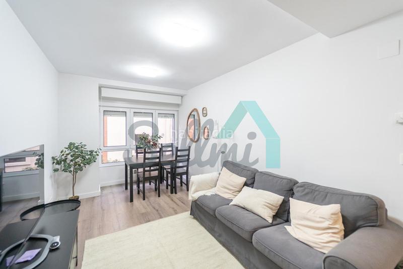 Foto 74906d1e-bc5b-491a-90cc-173b7c12a202. Rent flat with heating in Centro Gijón