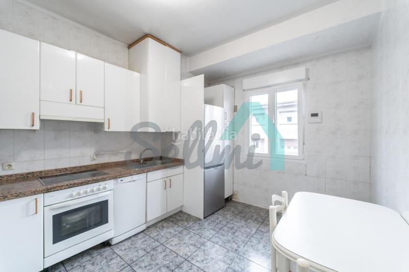 Foto c7bba340-9a26-4a98-8554-800845bf2c08. Piso en Buenavista Oviedo