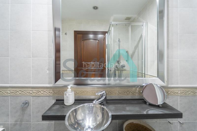 Foto 07a9e873-3abc-4959-a1f6-5f3a2c8a3a05. Rent flat with heating parking in El Natahoyo Gijón