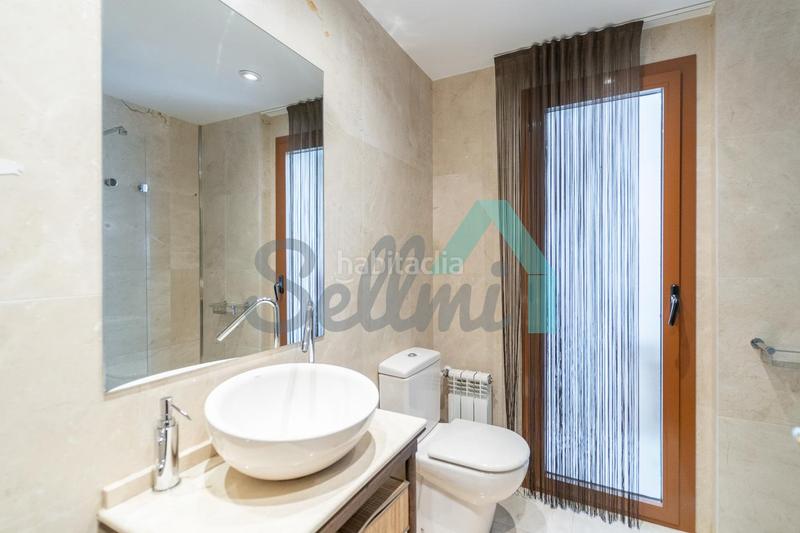 Foto effbc024-1a30-4aa8-b342-c01f1785cb7c. Rent flat with heating parking in El Natahoyo Gijón