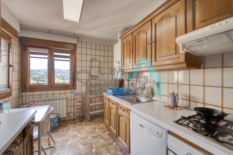 Foto 0f4b0d9a-d2b6-45f5-9528-3a0f41d3d113. Etagenwohnung mit heizung parking in Huca - La Cadellada Oviedo