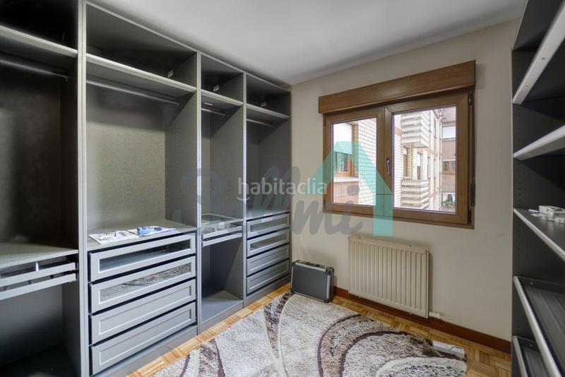 Foto 7b1edb4a-1951-473e-8a46-3fa13d045c47. Etagenwohnung mit heizung parking in Huca - La Cadellada Oviedo