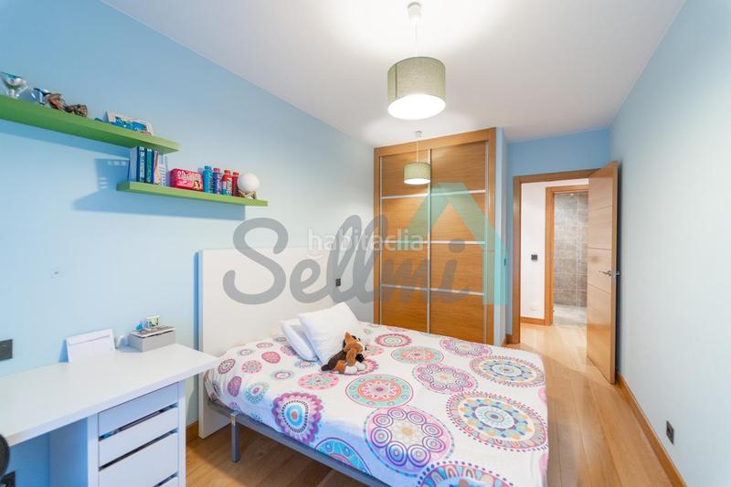 Foto befeaa9f-ba62-40cb-a073-c89e3ceb4323. Flat with heating parking pool in Parroquias Sur - La Manjoya Oviedo