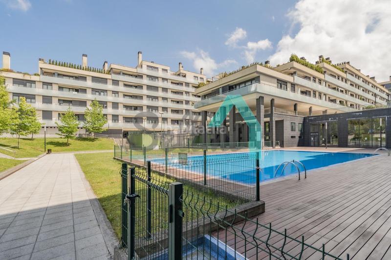 Foto d0acdbf9-46cd-4fc9-8e48-6c62623cd88f. Flat with heating parking pool in Parroquias Sur - La Manjoya Oviedo