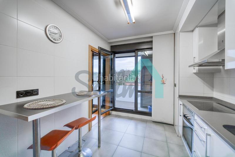 Foto 5511d889-ab23-42f6-a6aa-67f7a3a4ac9f. Pis amb calefacció aparcament piscina a Parroquias Sur - La Manjoya Oviedo