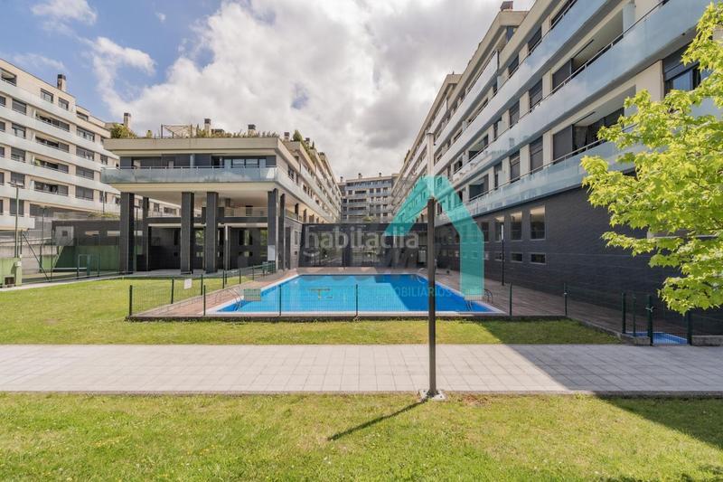 Foto 619d0b02-f25a-4a54-86d9-fc6da8a915e9. Pis amb calefacció aparcament piscina a Parroquias Sur - La Manjoya Oviedo