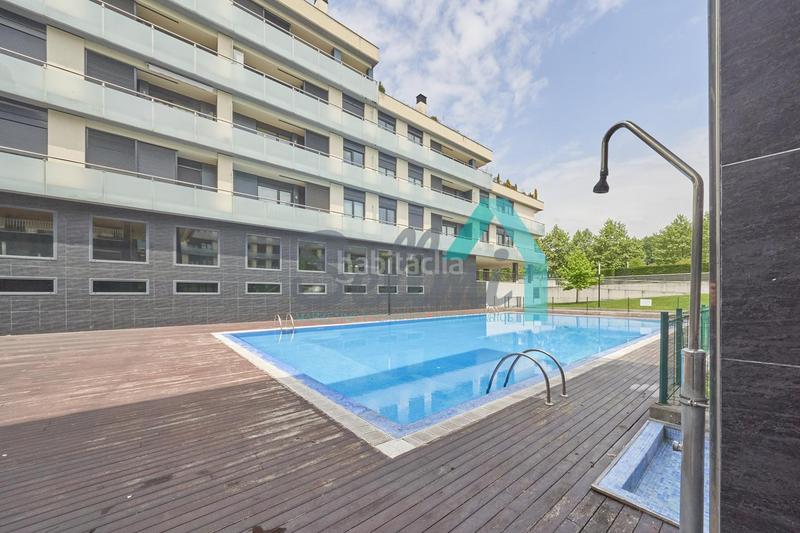 Foto a8fad863-1aa0-483e-b346-3c71a86fe97a. Pis amb calefacció aparcament piscina a Parroquias Sur - La Manjoya Oviedo