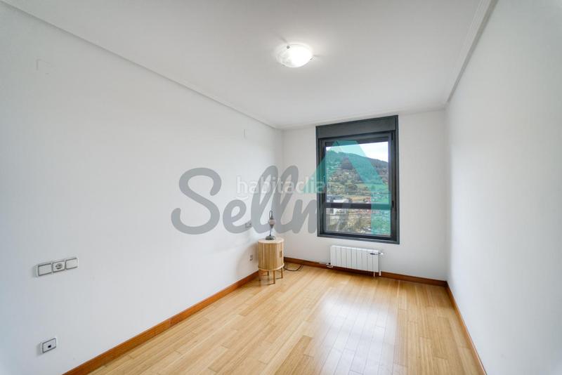 Foto 2567cdef-7e8a-4289-b1ee-30fd8ae8fc98. Rent flat with heating parking in Huca - La Cadellada Oviedo