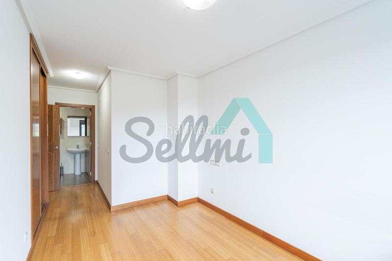 Foto 28e097ba-3cbb-4b27-8ab8-a651c871e7c6. Rent flat with heating parking in Huca - La Cadellada Oviedo