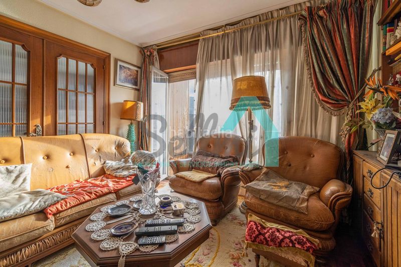 Foto 5f0bdea3-1165-46af-99f3-1862d48f9371. Flat with heating parking in Parque San Francisco - Uría Oviedo