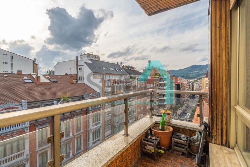 Foto b657eb4a-3132-436c-8969-494b23834c77. Flat with heating parking in Parque San Francisco - Uría Oviedo