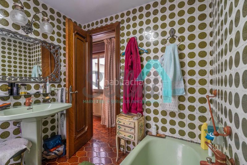 Foto e6fd93b0-8863-4926-a189-b7a1e99f4415. Flat with heating parking in Parque San Francisco - Uría Oviedo