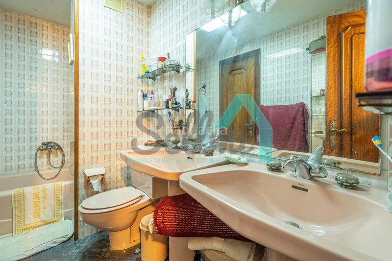 Foto 1b7a7850-465b-4a33-a95a-373a1b2695dc. Pis amb calefacció aparcament a Parque San Francisco - Uría Oviedo