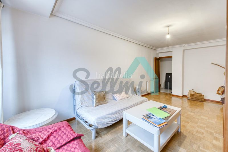 Foto 00fd0b70-7342-4270-b4f9-674d31c69eac. Etagenwohnung mit heizung in Lena