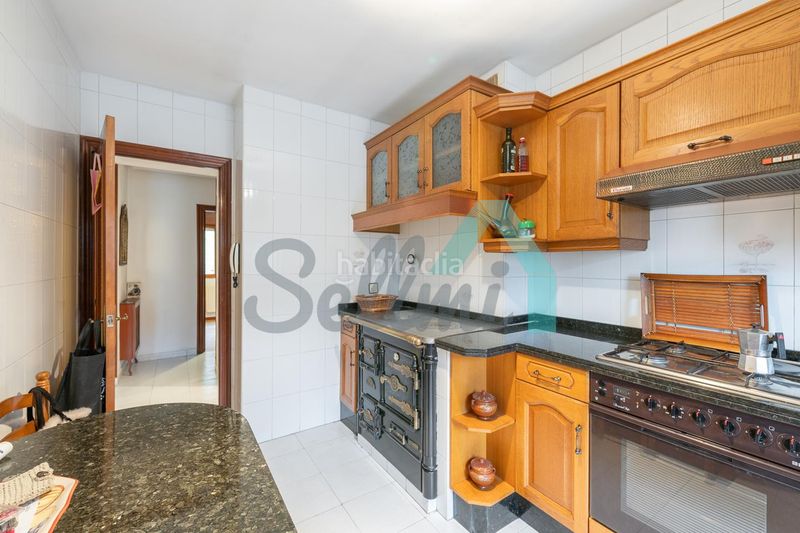 Foto 0a457f9b-3dad-498b-9eb8-3543167eaa7d. Etagenwohnung mit heizung in Lena