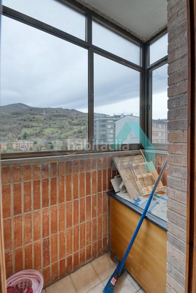 Foto 1284d276-f58f-4bf6-93ce-a369c3bc7973. Etagenwohnung mit heizung in Lena
