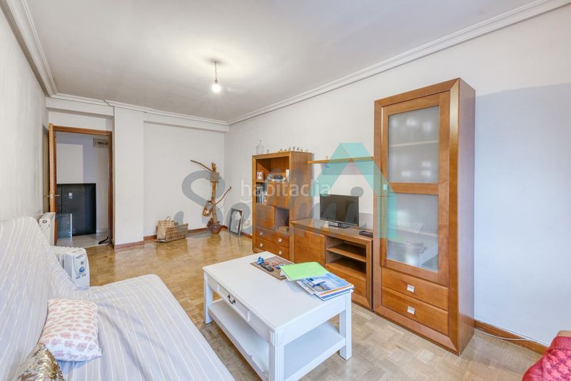 Foto 466d41b2-b424-4a92-8eb6-b11ddc86871a. Etagenwohnung mit heizung in Lena
