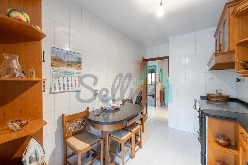 Foto 52e0d6a6-d9cd-45d0-9f7b-ce2d40bb7e7a. Etagenwohnung mit heizung in Lena