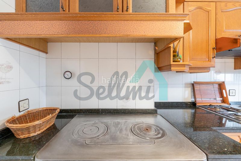 Foto 6f18c057-2c21-4ee0-b174-7d522852d5bc. Etagenwohnung mit heizung in Lena