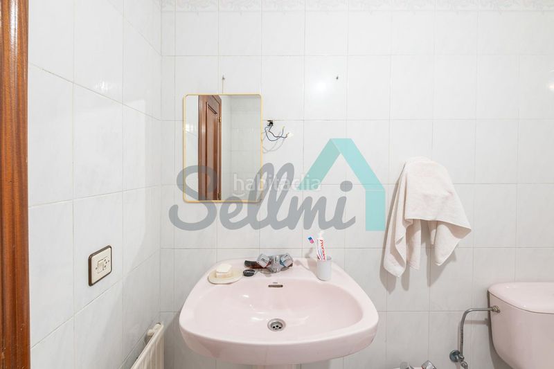 Foto 738421f0-7a95-4d24-b6a0-042ff7f9b013. Etagenwohnung mit heizung in Lena