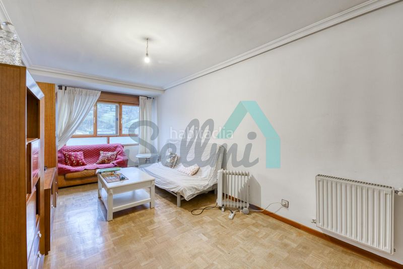 Foto 8aa331f0-9fb0-4b5f-8792-c7231cae0eef. Etagenwohnung mit heizung in Lena