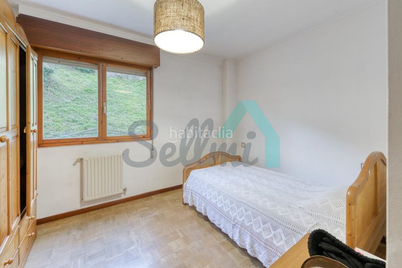 Foto 8c8153b5-4421-44c7-97af-93a62a23aba8. Etagenwohnung mit heizung in Lena