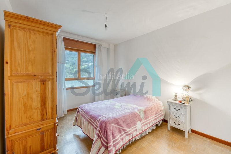 Foto 90717a00-ce87-4941-b408-8807ca0389e8. Etagenwohnung mit heizung in Lena