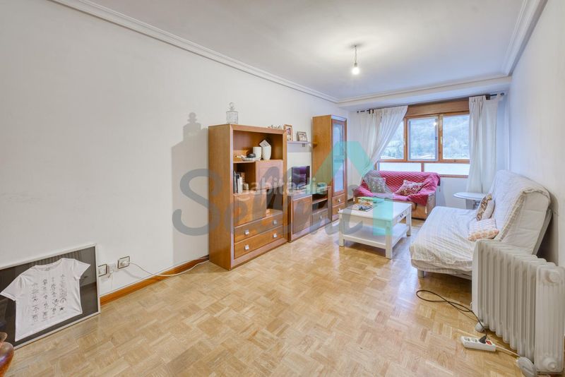 Foto a93cc494-57e9-4be0-aca9-ad6106566b49. Etagenwohnung mit heizung in Lena