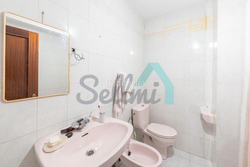 Foto bc8f11c6-ec01-4524-95a9-bc99b3ed86ba. Etagenwohnung mit heizung in Lena