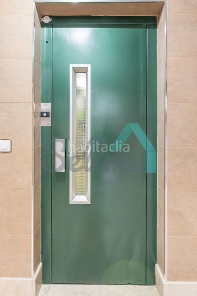Foto d9b6ee66-1588-44d2-98cb-c0fec6a3b760. Etagenwohnung mit heizung in Lena