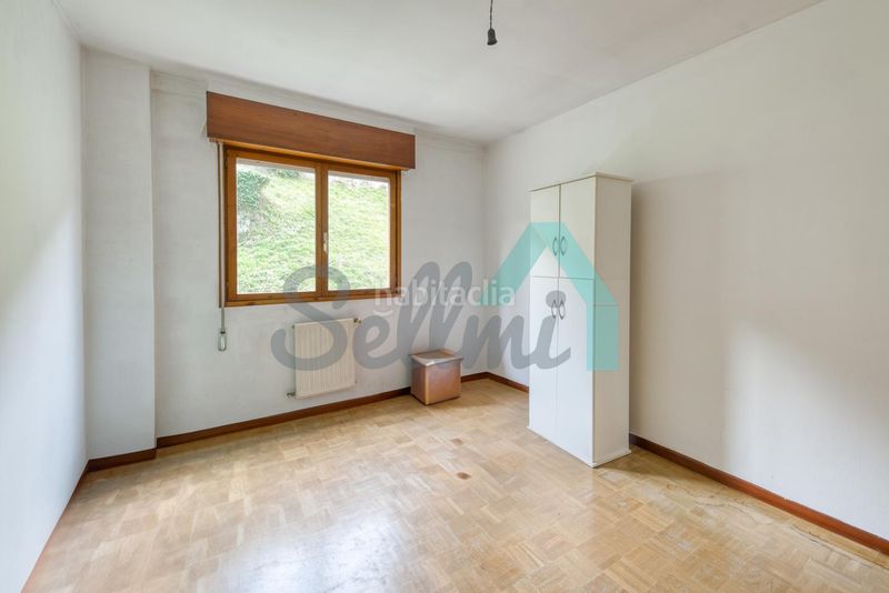 Foto dae15e06-3041-4565-a0d5-b49a7ef7e6db. Etagenwohnung mit heizung in Lena