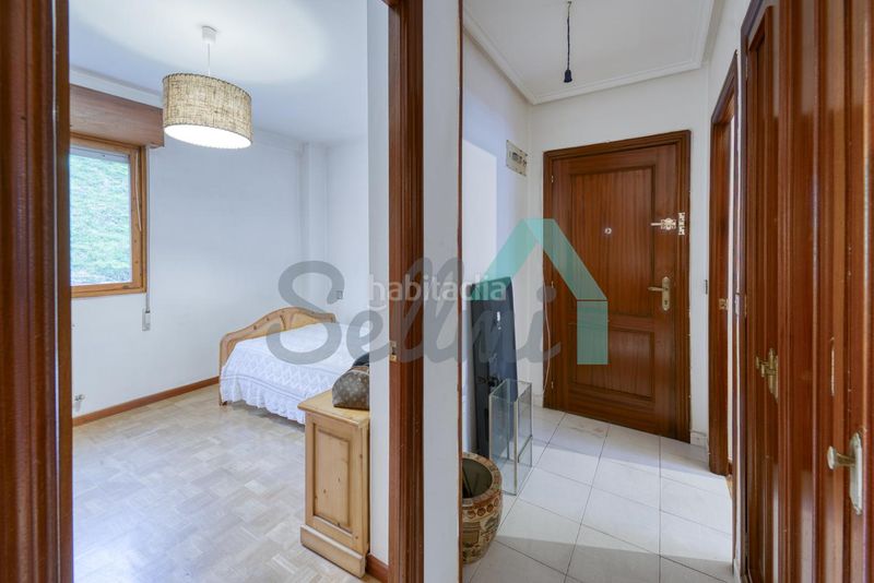 Foto fee8104c-9324-4554-8ff1-691935f30855. Etagenwohnung mit heizung in Lena