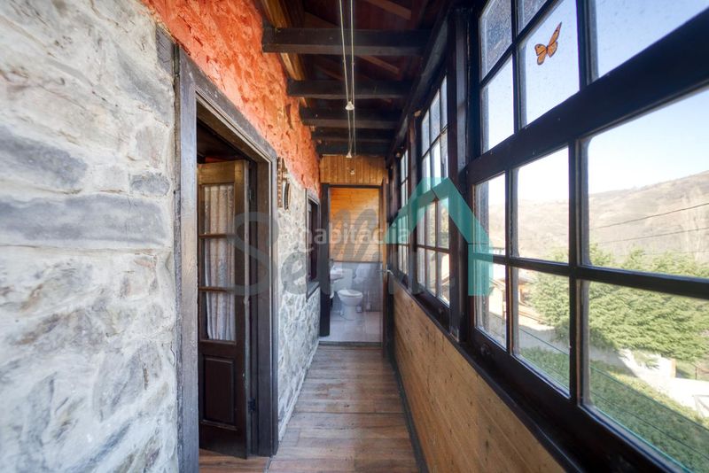 Foto 19227f96-84f2-4560-b388-274b2538e48d. Casa aparellada a Aller