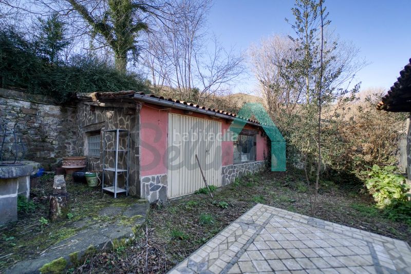 Foto 1a17bc24-3d68-4ef5-8a1d-43b3431896d3. Casa aparellada a Aller