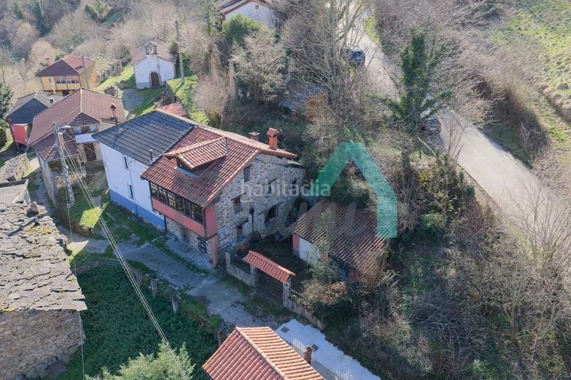 Foto 38489757-ba29-411d-81d5-0b7005e9d30f. Casa aparellada a Aller